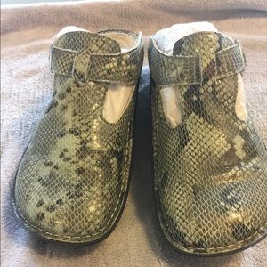 Alegria Gray Clogs